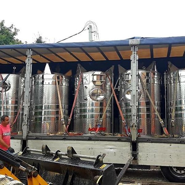 Postavka opreme u vinariji Matijašević Vinogradi